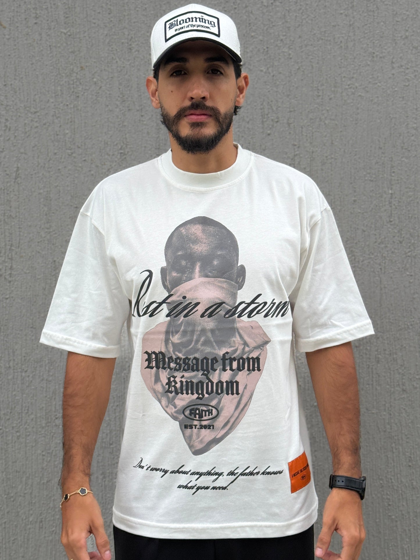 Camiseta Blanco Crema / REST IN A STORM