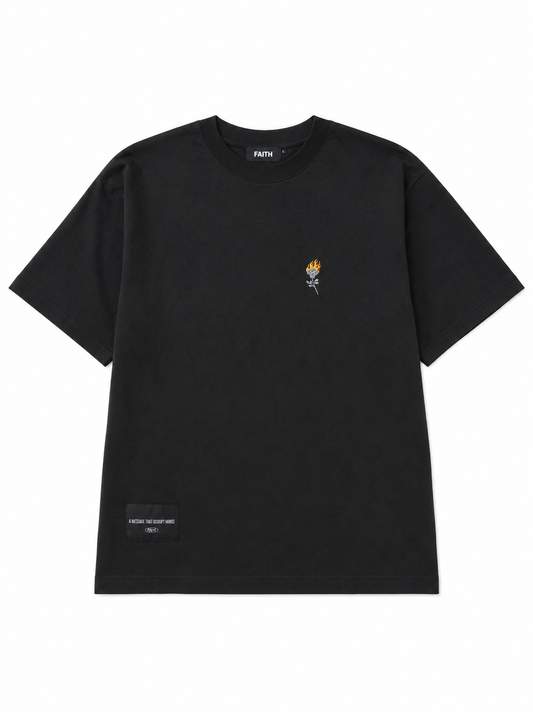 Camiseta Negra “FLOR EN LLAMAS"