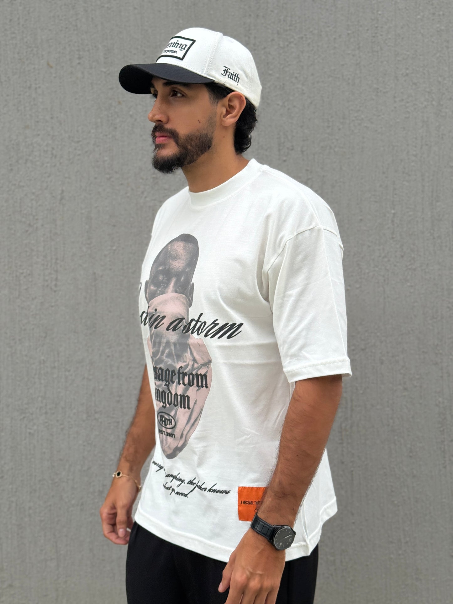 Camiseta Blanco Crema / REST IN A STORM